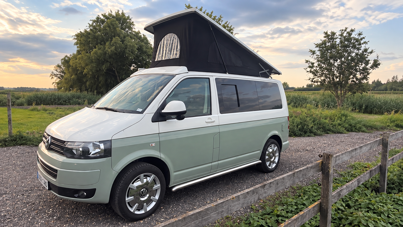 Mintgroene Volkswagen camper Viggo #3 van links