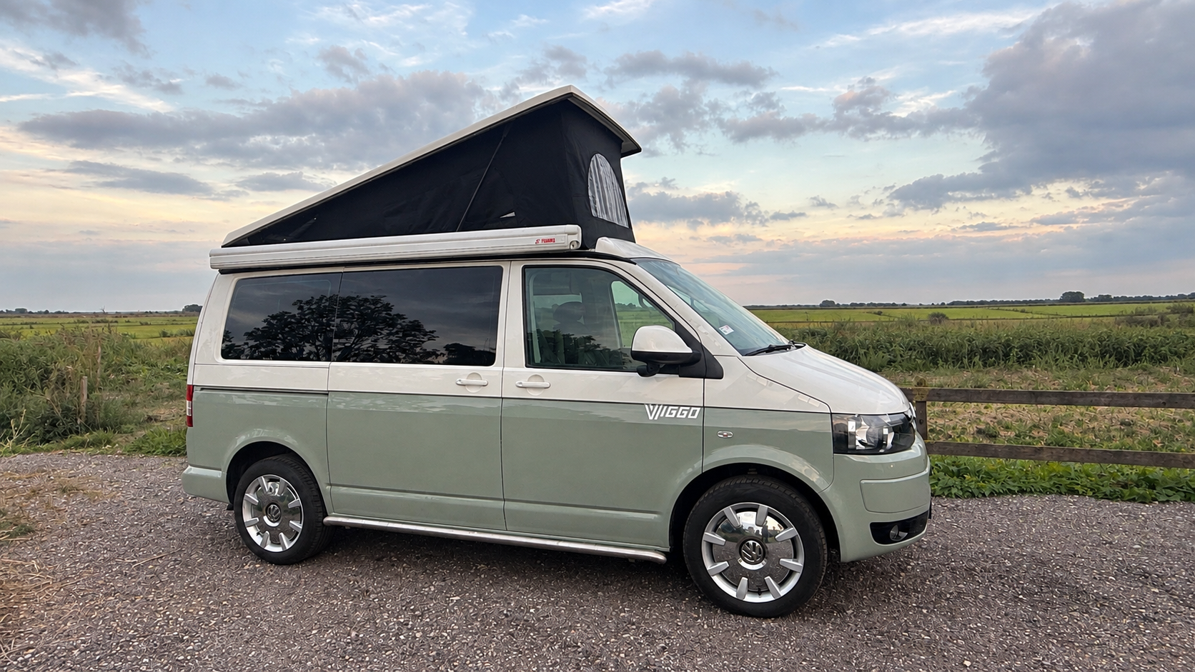Mintgroene Volkswagen camper Viggo #3 van rechts