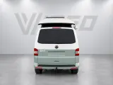 Volkswagen T5 KWB (2015) met hefdak en spoiler — achteraanzicht