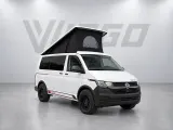 Volkswagen T6.1 KWB (2022) met hefdak en spoiler — schuin van rechtsvoor