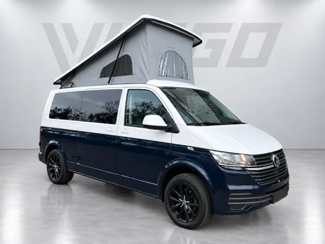 Volkswagen T6.1 LWB (2022), Mouse Grey met spoiler — schuin van rechtsvoor