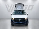 Volkswagen T6.1 LWB (2022), Mouse Grey met spoiler — vooraanzicht